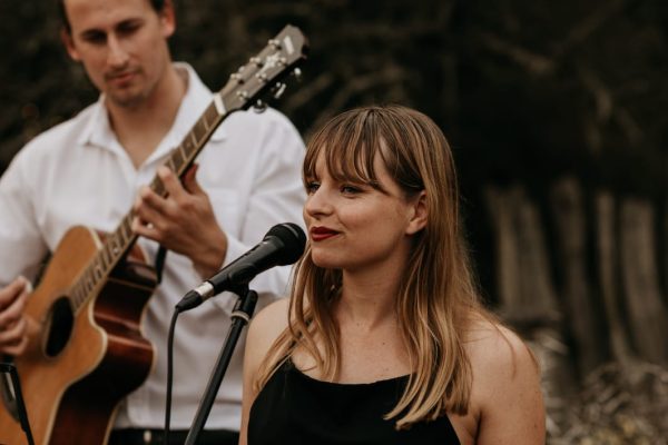 Belle On THe Moon performing at the Shamwari Wedding Venue.